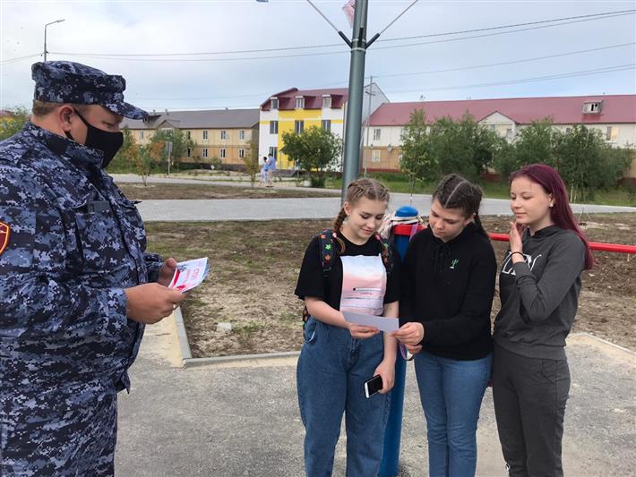 На Ямале Росгвардия  провела тематическую акцию для подростков и молодежи (видео)