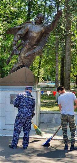 Сотрудники вневедомственной охраны Ульяновской области приняли участие в Международном субботнике в преддверии Дня памяти и скорби