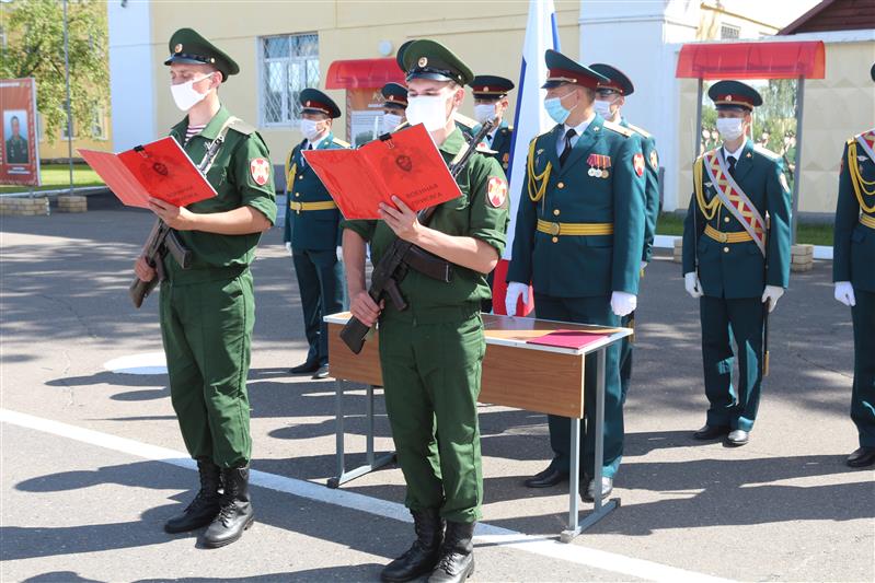 В воинских частях Приволжского округа военнослужащие Росгвардии приняли присягу