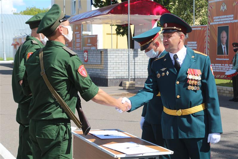 В воинских частях Приволжского округа военнослужащие Росгвардии приняли присягу