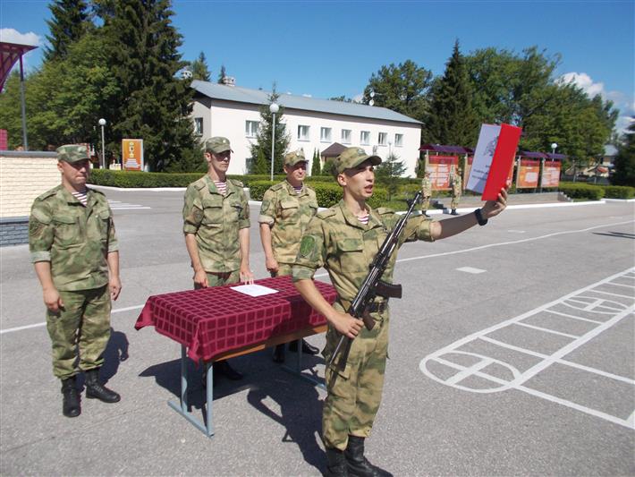 В воинских частях Приволжского округа военнослужащие Росгвардии приняли присягу