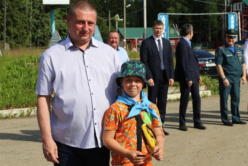 В Сыктывкаре офицеры Росгвардии приняли участие в торжественном открытии первой смены детского лагеря «Юный динамовец»