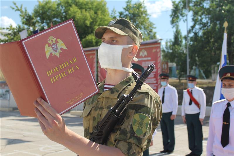 В воинских частях Приволжского округа военнослужащие Росгвардии приняли присягу