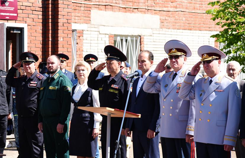 Офицеры Росгвардии приняли участие в открытии мемориала погибшим сотрудникам в Ижевске 