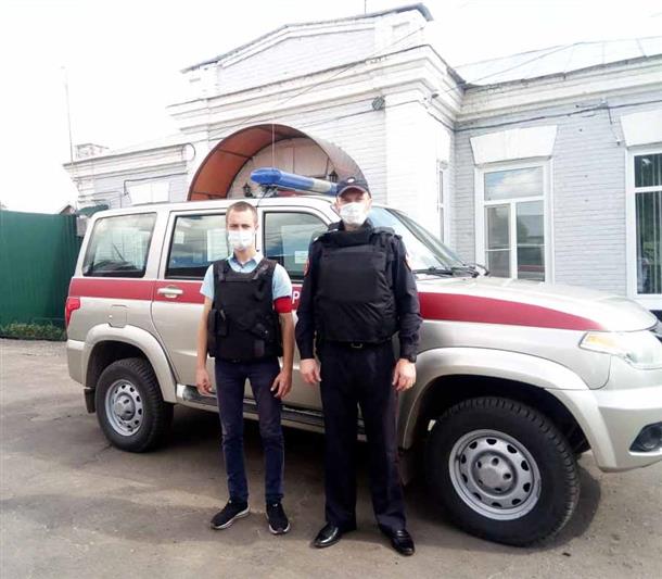 В Тамбовской области росгвардейцы задержали мужчину, напавшего с ножом на сожительницу