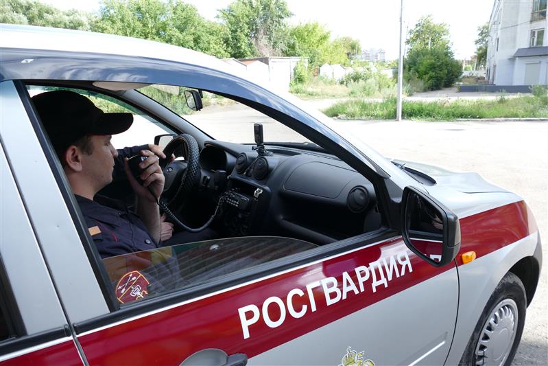 Омские росгвардейцы не допустили нетрезвого водителя к управлению автомобилем