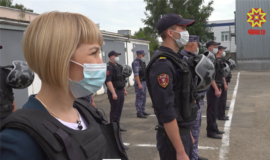 Чувашский тележурналист попробовала себя в роли бойца вневедомственной охраны  Росгвардии (видео)