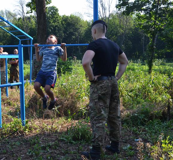 В Тамбовской области росгвардейцы вручили школьникам жетоны «Дружина»
