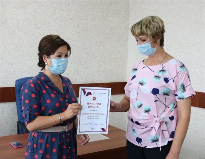 Детский омбудсмен Челябинской области вручила почётную грамоту военнослужащей Росгвардии, спасшей из воды ребёнка