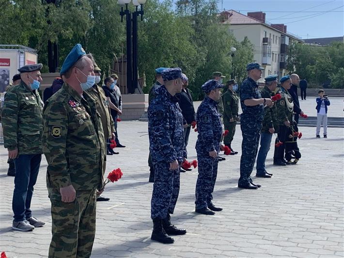 На Ямале росгвардейцы почтили память павших ветеранов боевых действий