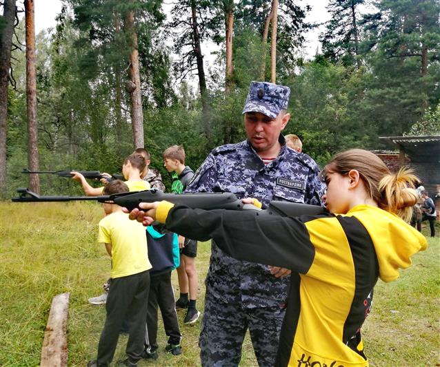 В Удмуртии росгвардейцы провели для воспитанников подшефного детского дома акцию «Безопасное лето»