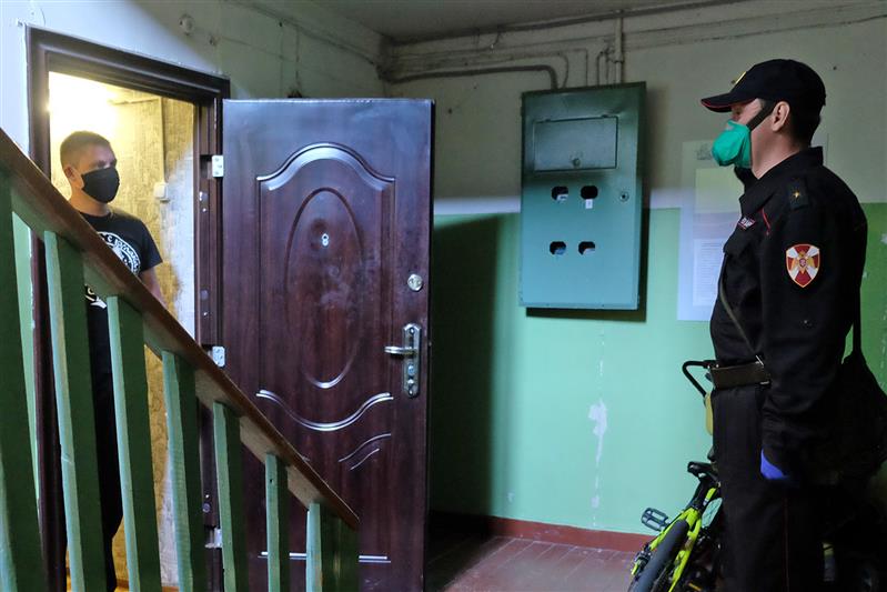 В Ненецком автономном округе росгвардеец оказал содействие пожарным на месте ЧП