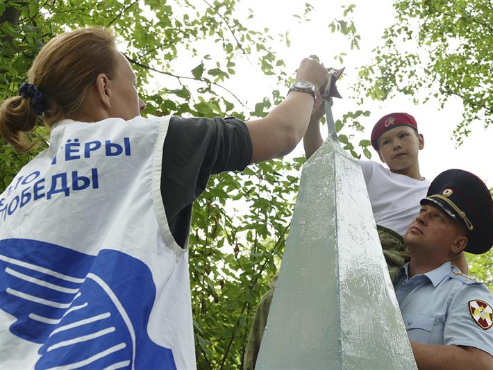 В Кузбассе росгвардейцы помогают восстанавливать места захоронений воинов-красноармейцев