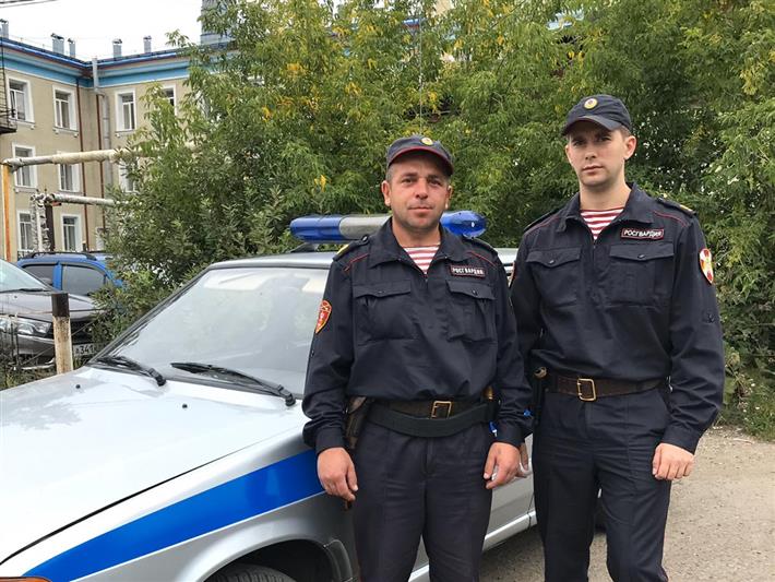В Кузбассе росгвардейцы помогли горожанке вернуть домой пропавшего подростка
