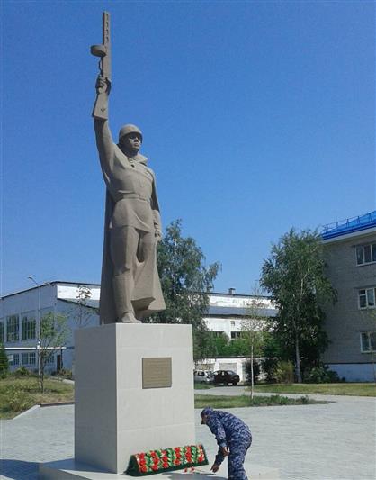 В Тюмени в рамках всероссийской ведомственной акции сотрудники Росгвардии почтили память земляков-фронтовиков
