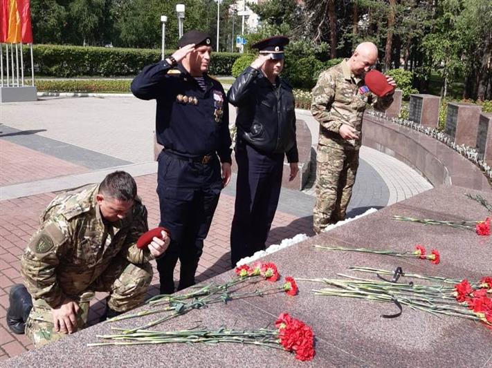 В Югре сотрудники и ветераны Росгвардии почтили память боевых товарищей
