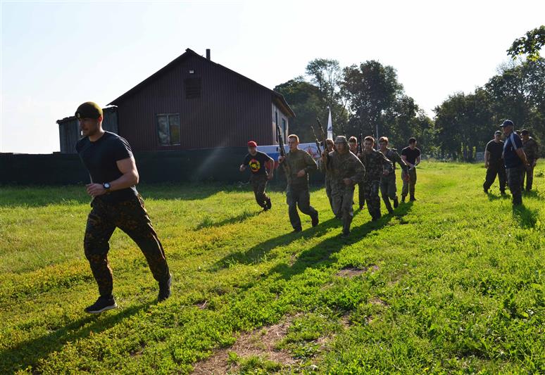 В Тамбовской области росгвардейцы вручили школьникам жетоны «Дружина»