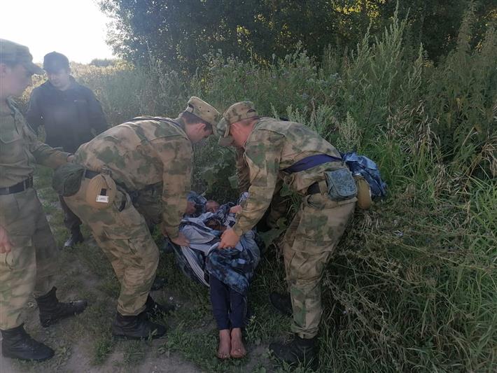 В Нижегородской области военнослужащие Росгвардии нашли в лесу 62-летнего мужчину, который пропал шесть дней назад