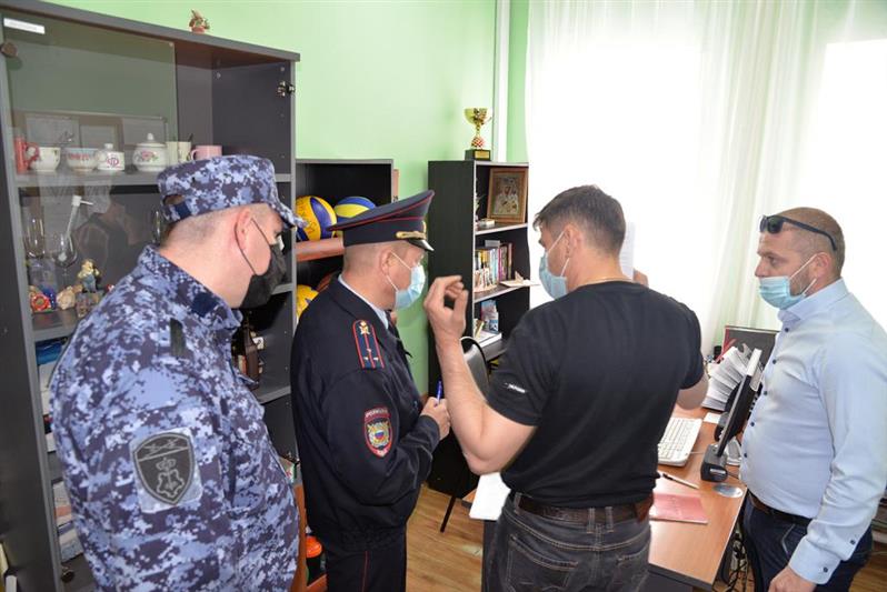 Росгвардия участвует в комиссионных проверках готовности учебных заведений Ямала к началу нового учебного года