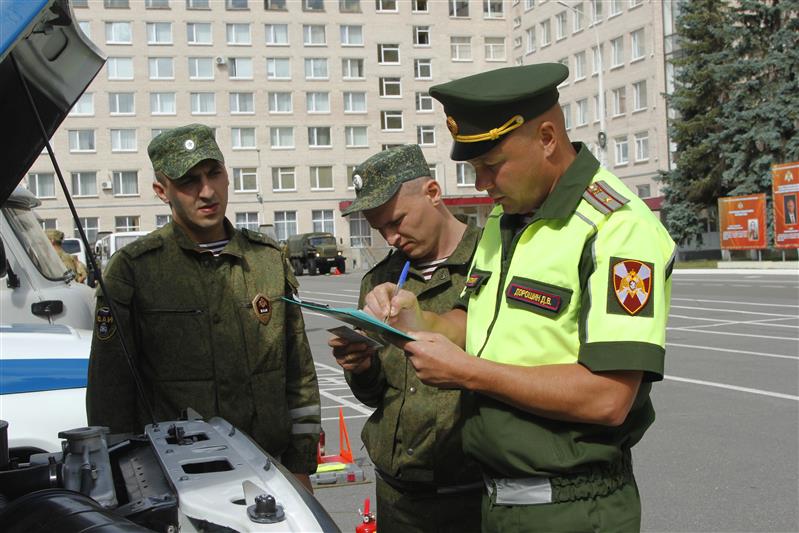 В Санкт-Петербургском военном институте Росгвардии провели технический осмотр транспортных средств