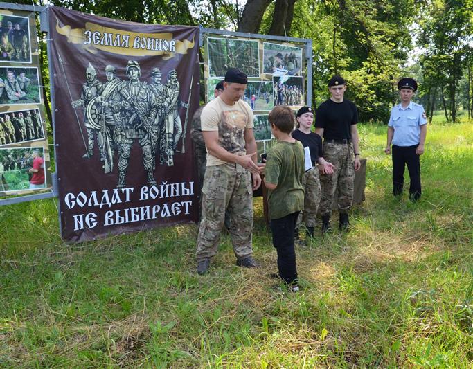 В Тамбовской области росгвардейцы вручили школьникам жетоны «Дружина»
