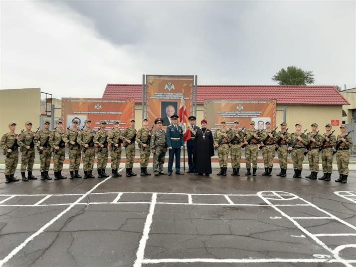В Сибирском округе Росгвардии призывники торжественно приняли присягу