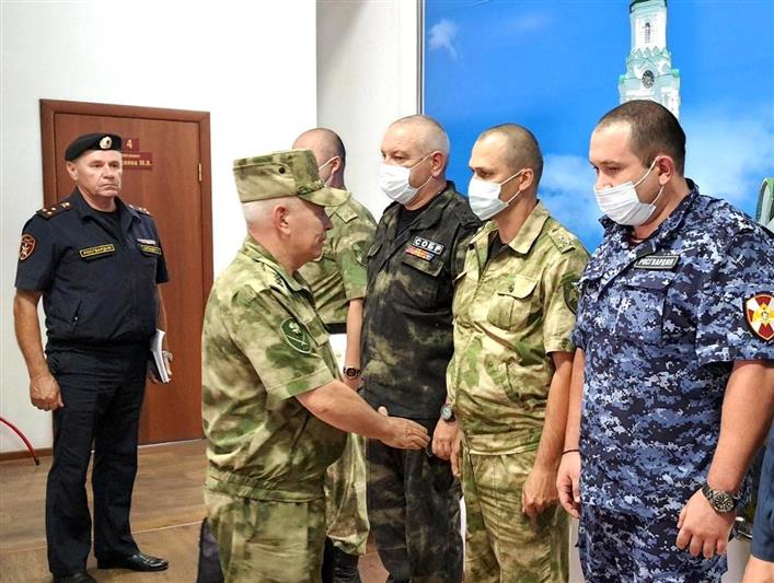 Командующий Южным округом Росгвардии проверил подразделения ведомства в Астраханской области