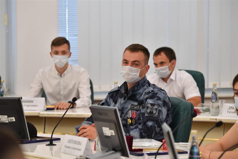 Боец саратовского ОМОН удостоен премии имени Петра Столыпина, учрежденной губернатором Саратовской области