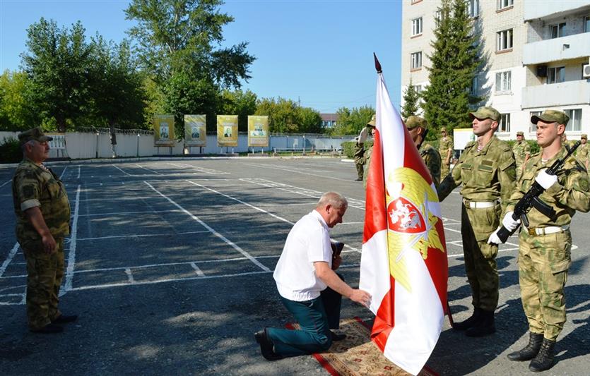 В Тюмени кинологи Росгвардии проводили на заслуженный отдых офицера, отдавшего службе более 30 лет