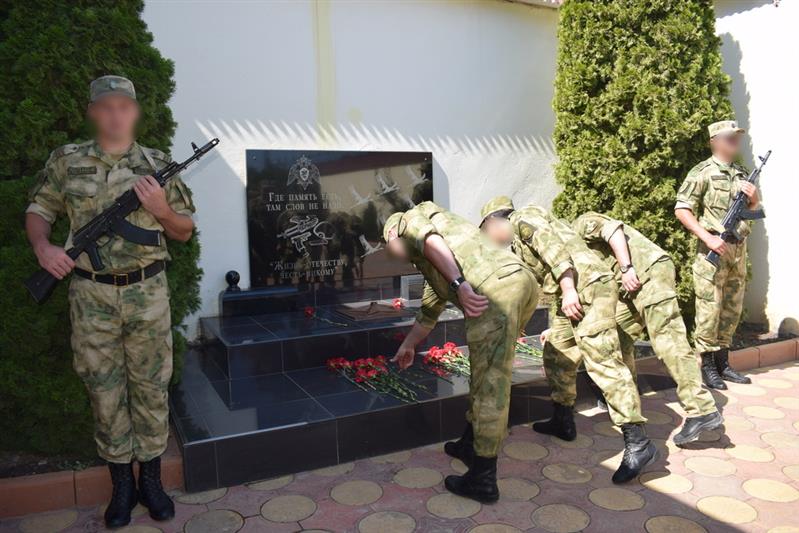  В Дагестане сотрудники ОМОН на транспорте отметили годовщину образования отряда
