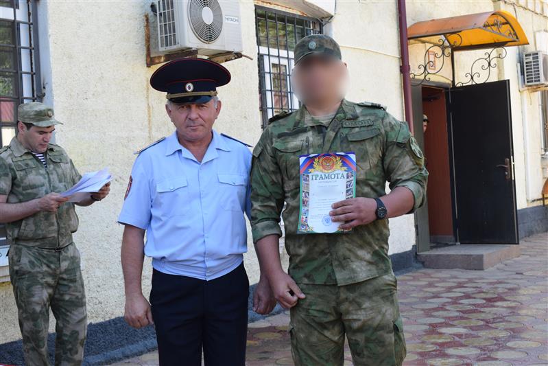  В Дагестане сотрудники ОМОН на транспорте отметили годовщину образования отряда