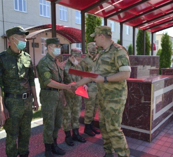 В Пятигорске торжественно проводили в запас военнослужащих Росгвардии, окончивших службу по призыву