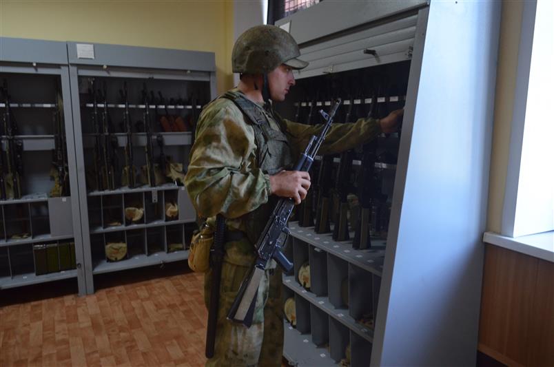 В рубцовском оперативном полку Росгвардии провели совместную с пограничной службой тренировку 