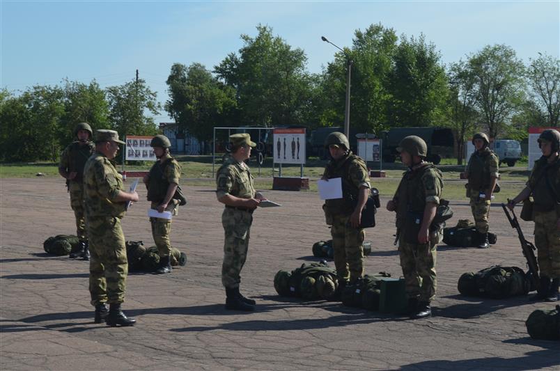 В рубцовском оперативном полку Росгвардии провели совместную с пограничной службой тренировку 