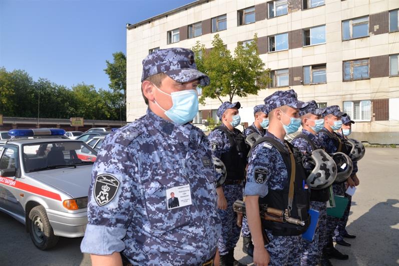 На Среднем Урале росгвардейцы почтили память Героя России Магомеда Нурбагандова (видео)