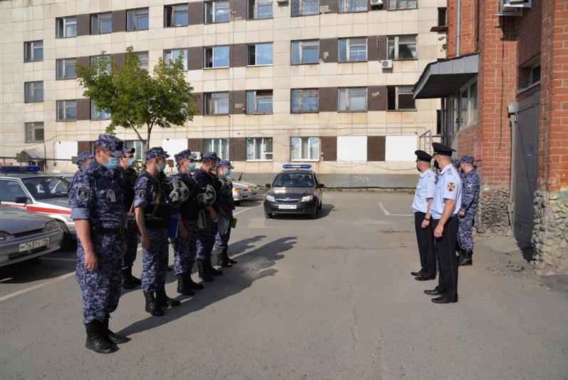 На Среднем Урале росгвардейцы почтили память Героя России Магомеда Нурбагандова (видео)