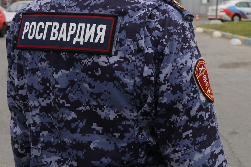 Нарядами Росгвардии в Петербурге задержаны подозреваемые в преступлениях