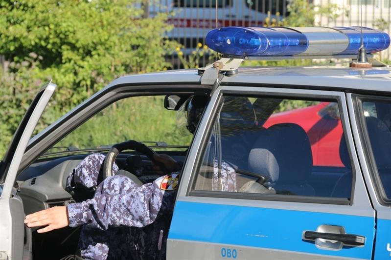 Сотрудники вневедомственной охраны Росгвардии задержали подозреваемого в нанесении ножевого ранения петербурженке