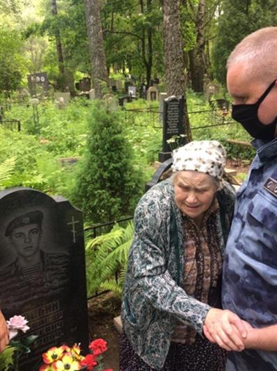 Бойцы смоленского ОМОН почтили память товарища, погибшего при исполнении служебного долга