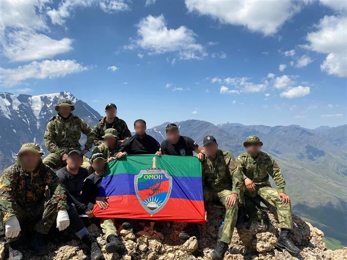 Росгвардейцы покорили самую высокую точку Дагестана