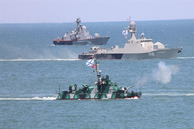Росгвардия обеспечила правопорядок во время проведения военно-морского парада в Каспийске