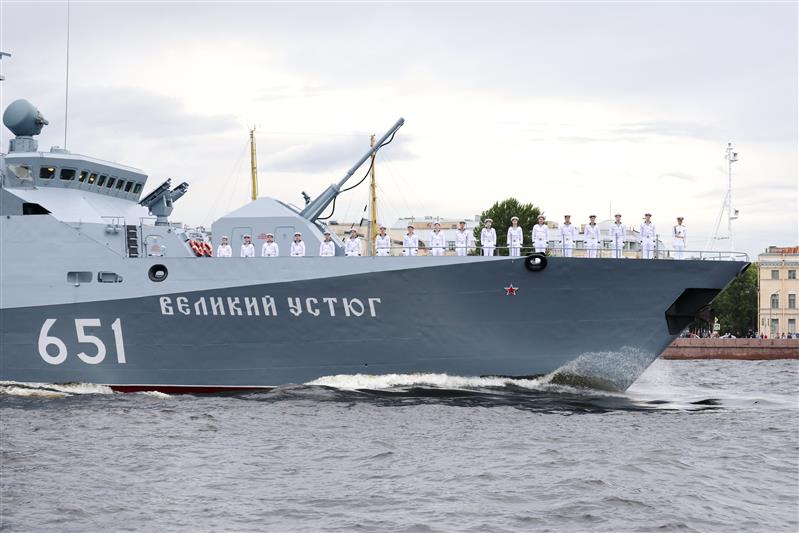 В Санкт-Петербурге сотрудники Росгвардии обеспечили общественный порядок во время проведения Главного военно-морского парада