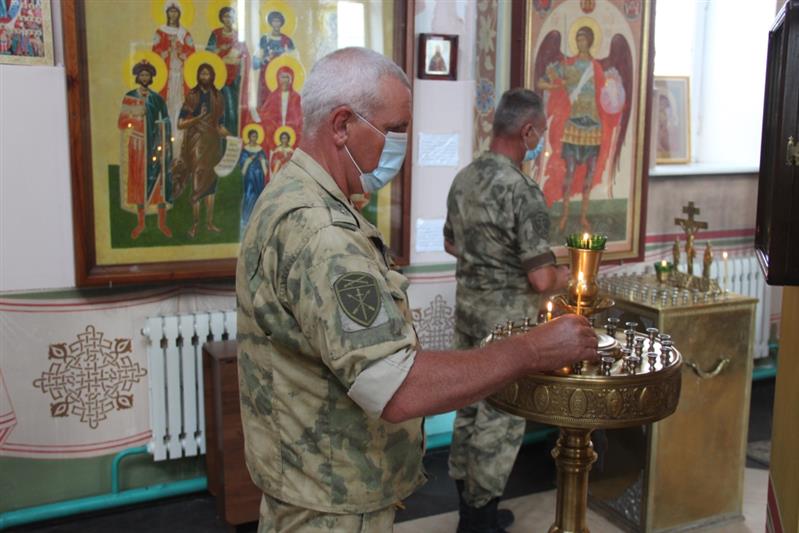 На Северном Кавказе росгвардейцы приняли участие в богослужениях, посвященных небесному покровителю войск национальной гвардии 