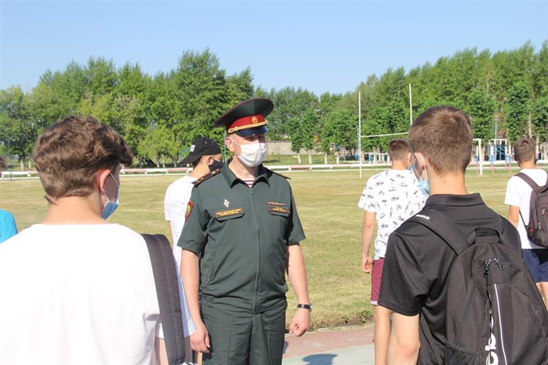 В Тюмени представитель Пермского военного института Росгвардии ознакомил будущих абитуриентов с образовательным процессом в вузе