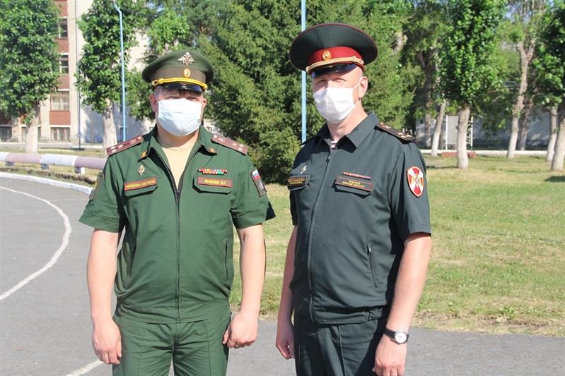 В Тюмени представитель Пермского военного института Росгвардии ознакомил будущих абитуриентов с образовательным процессом в вузе