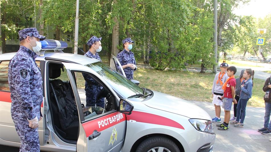 Для тюменских школьников проводятся мероприятия в рамках акции «Каникулы с Росгвардией» 