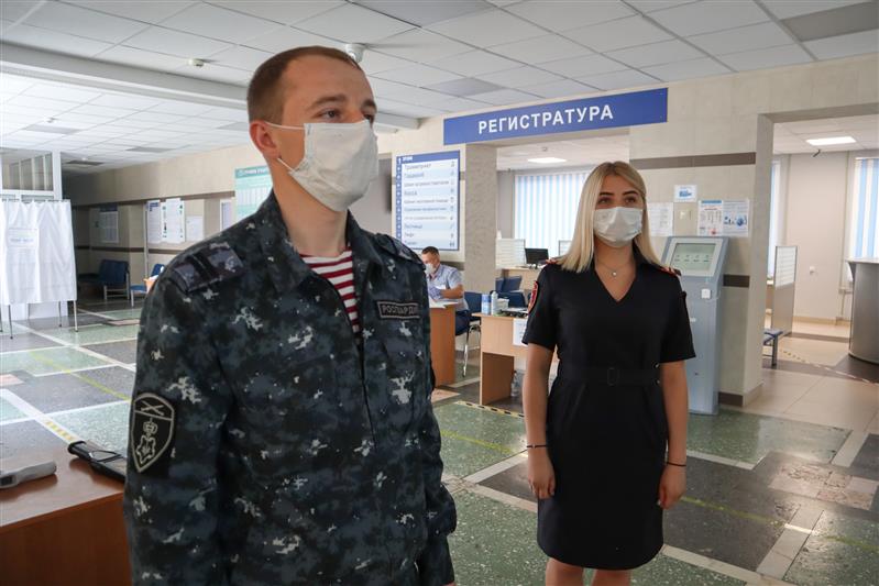 На Ставрополье росгвардейцы обеспечили правопорядок в период проведения голосования по поправкам в Конституцию Российской Федерации