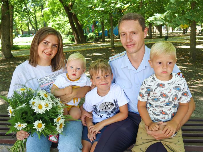 В Ставрополе сотрудники Росгвардии подготовили видеоролик ко Дню семьи, любви и верности (видео)