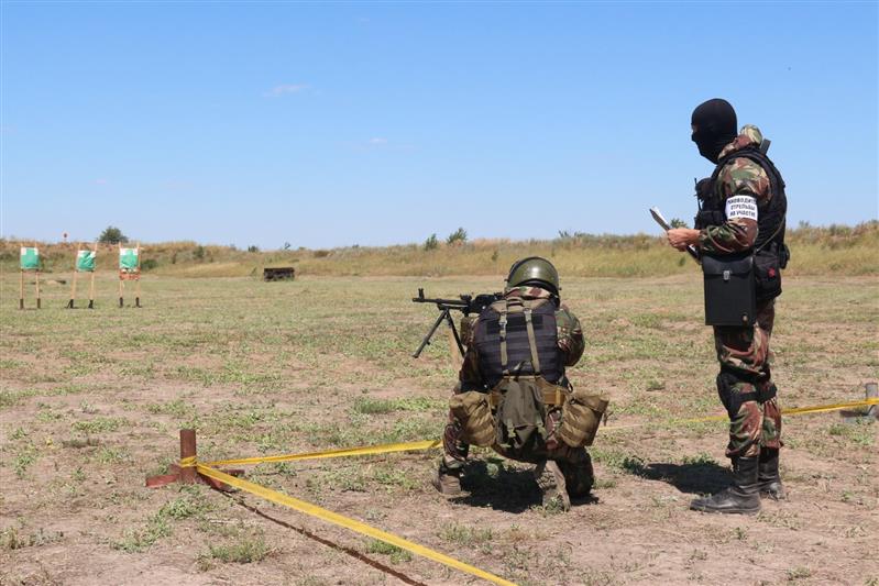 Бойцы таганрогского ОМОН подвели  итоги учебного сбора пулеметчиков