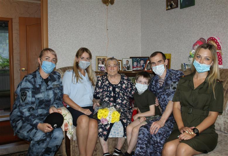В Марксе открыт памятник фронтовым регулировщицам, отлитый по образу «Королевы Бранденбургских ворот» Марии Лиманской